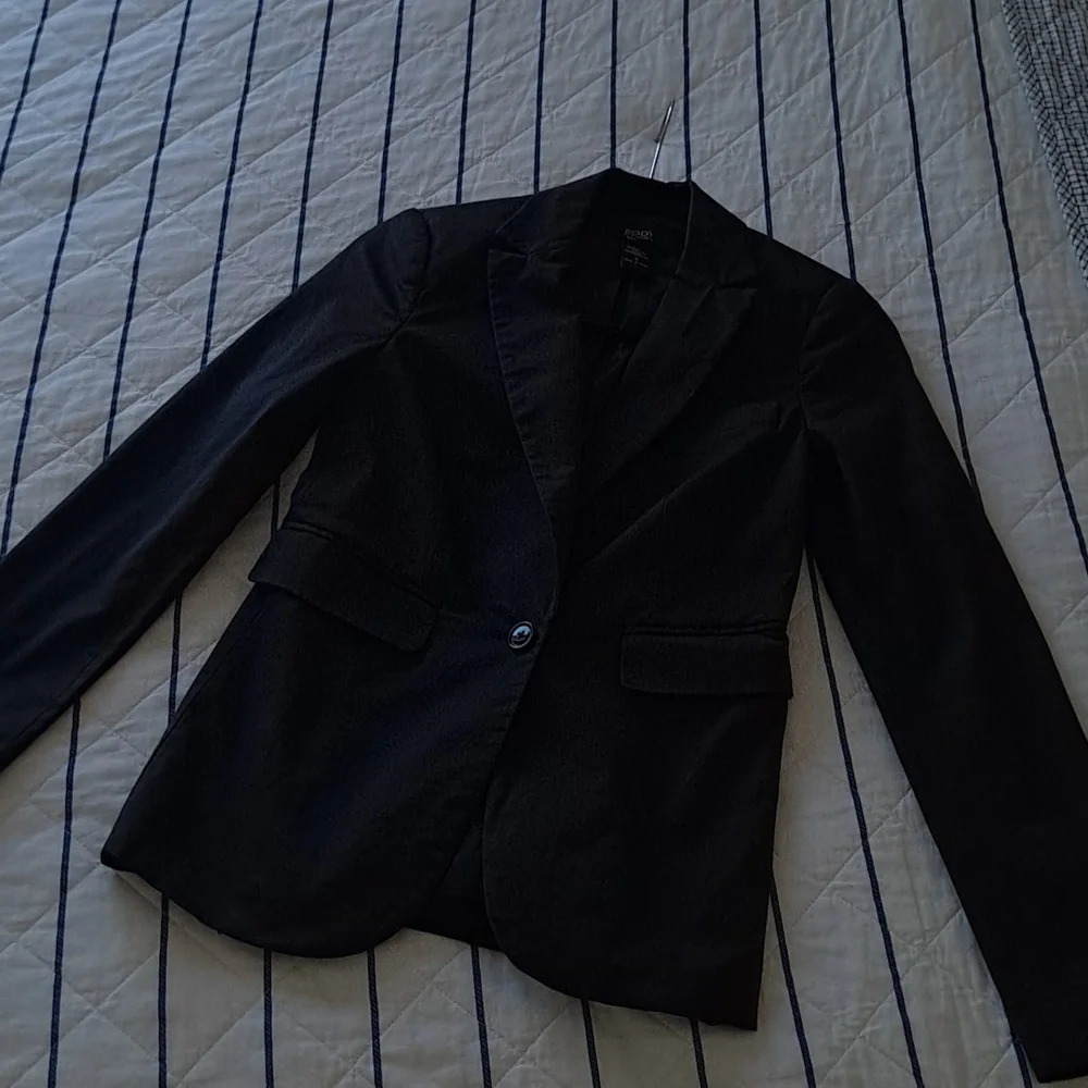 Jacket - Picture 3 of 8